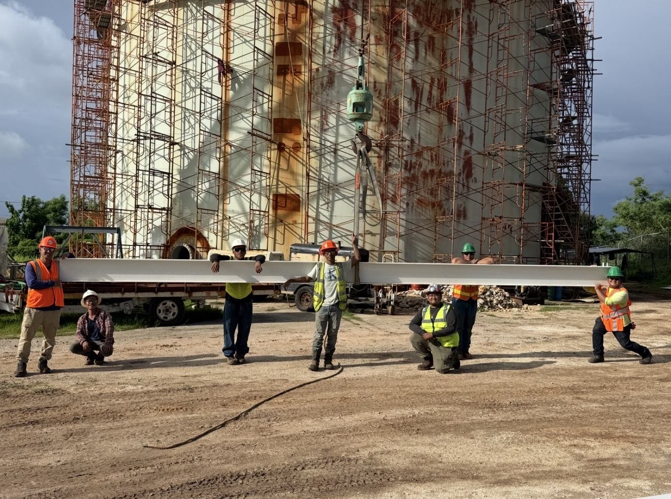 RDE crew lined up along the last roof I-beam at the Malojloj tank